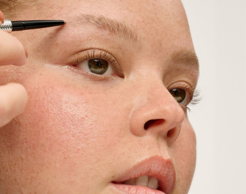 How to Fill in Your Eyebrows Naturally 
